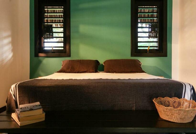 بنغل قياسي مطل على المسبح, & Restaurante Vilaveratheresa