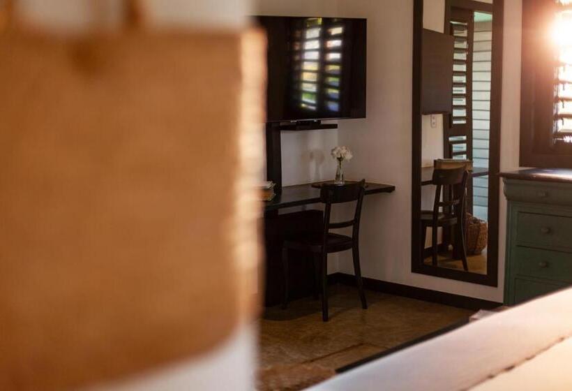 بنجلو ديلوكس, & Restaurante Vilaveratheresa