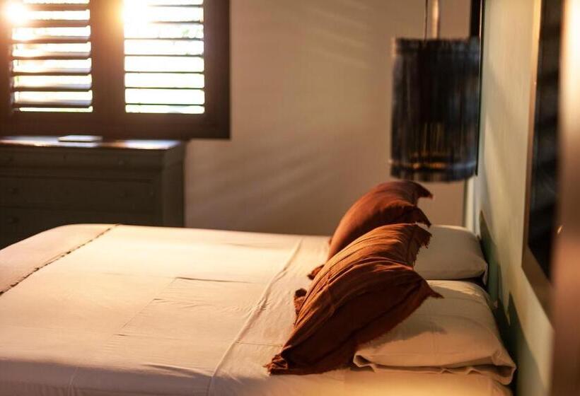 بنجلو ديلوكس, & Restaurante Vilaveratheresa