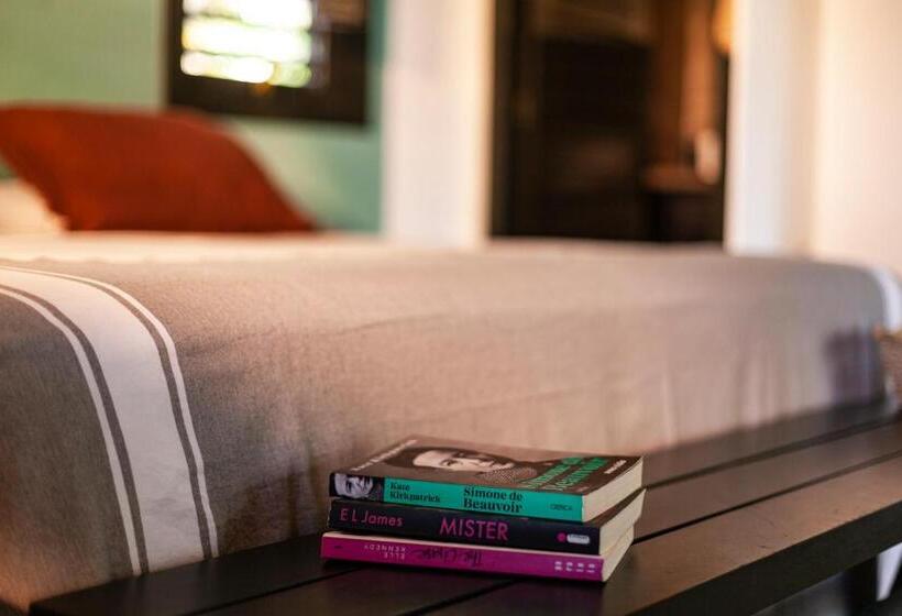 بنجلو ديلوكس, & Restaurante Vilaveratheresa