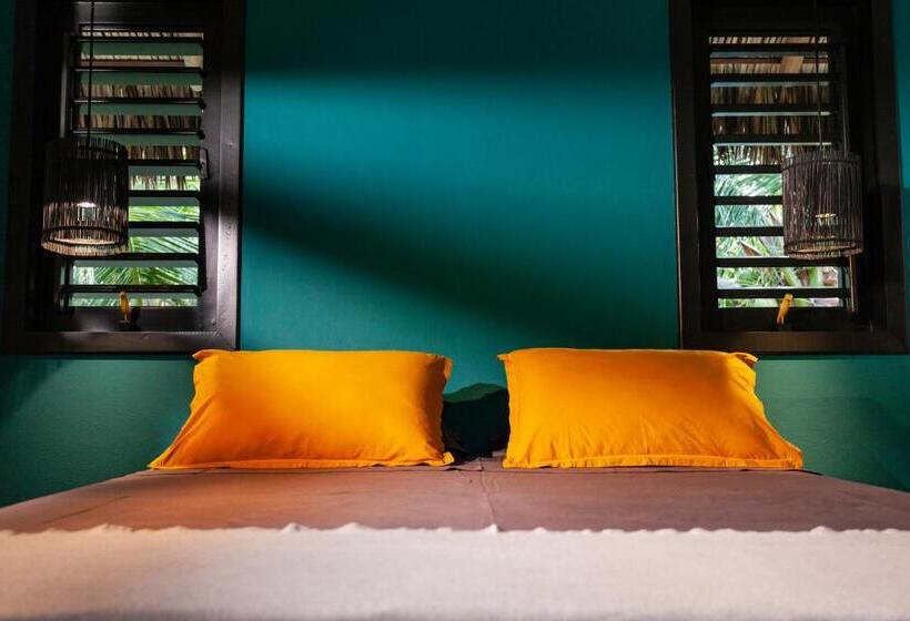 بنجلو قياسى مطلّ علي الحديقة, & Restaurante Vilaveratheresa