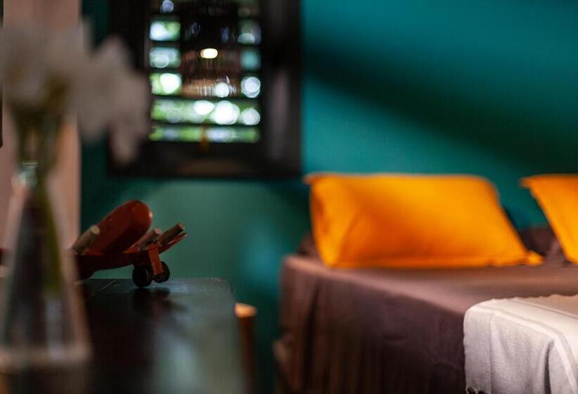 بنجلو قياسى مطلّ علي الحديقة, & Restaurante Vilaveratheresa