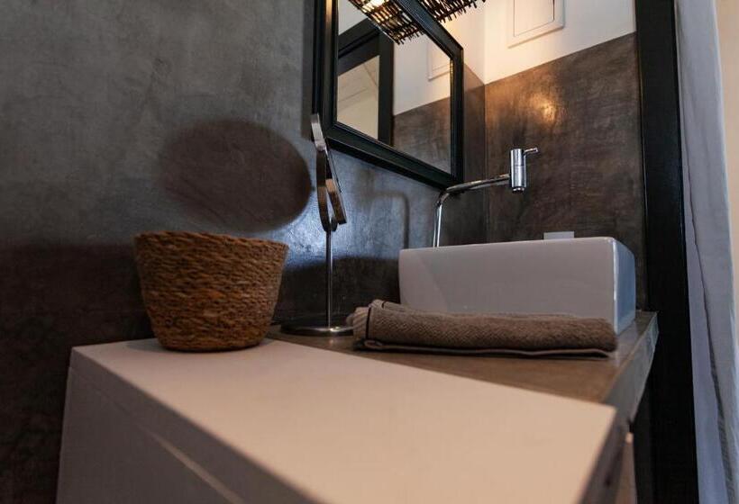 بنجلو قياسى مطلّ علي الحديقة, & Restaurante Vilaveratheresa