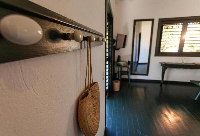 بنجلو قياسى مطلّ علي الحديقة, & Restaurante Vilaveratheresa