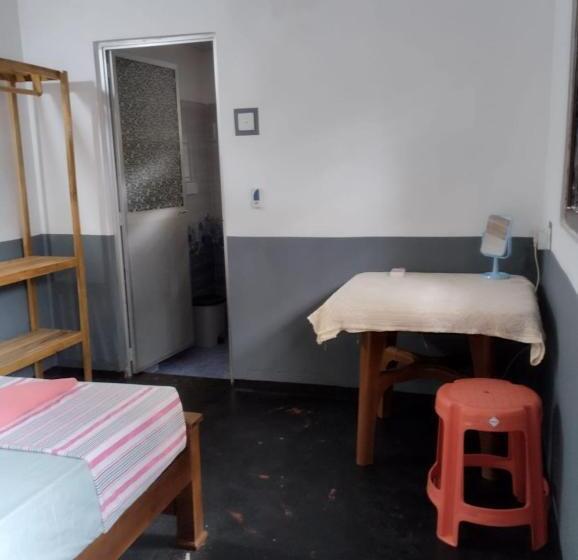 غرفة قياسية, Mirissa Niraj Guest