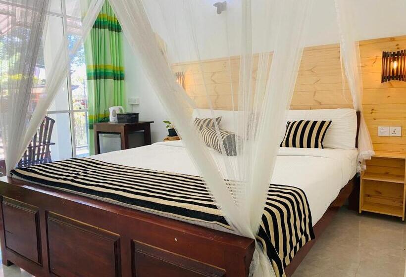 Deluxe Rum, Mount Breeze Ella