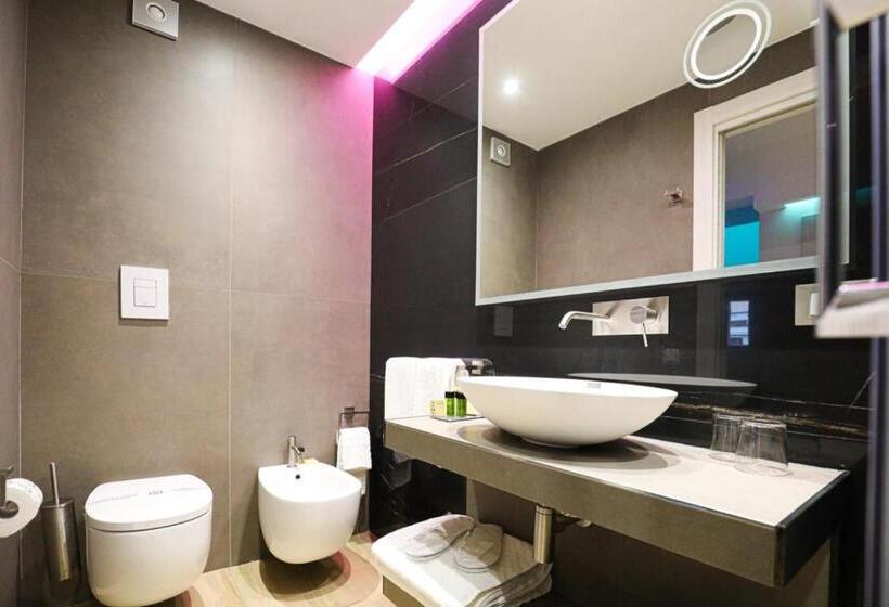 سوئیت با تخت بزرگ, Municipio Luxury Suite