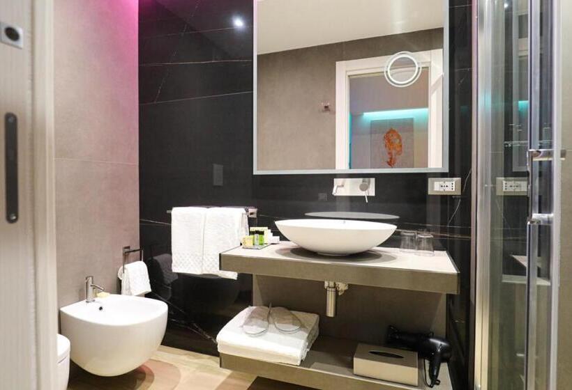 سوئیت با تخت بزرگ, Municipio Luxury Suite