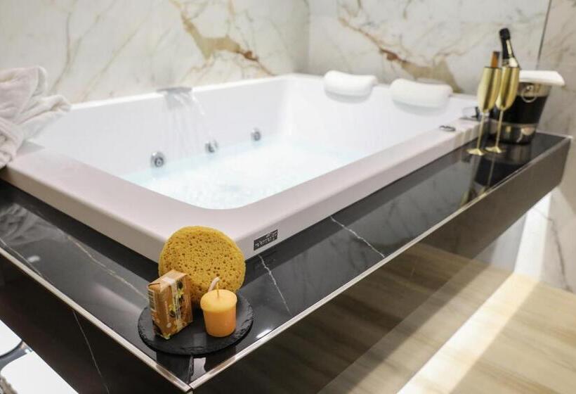 سوئیت با تخت بزرگ, Municipio Luxury Suite