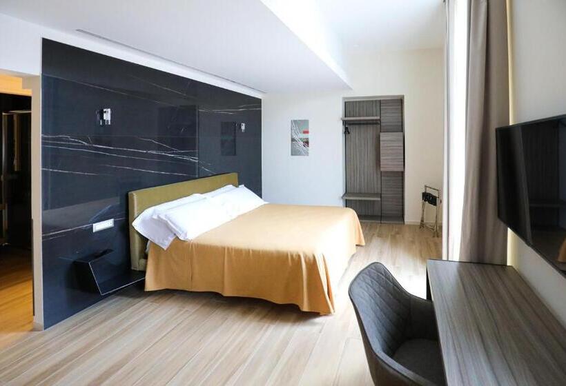 سوئیت با تخت بزرگ, Municipio Luxury Suite