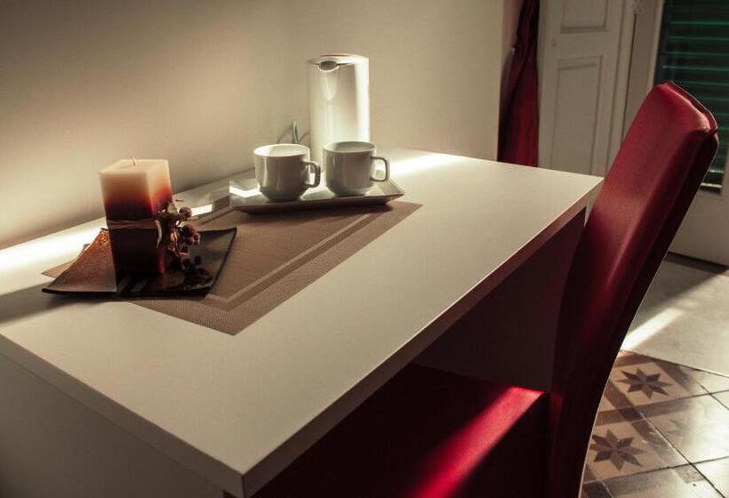 חדר סטנדרט לשלושה, Pietre E Sassi