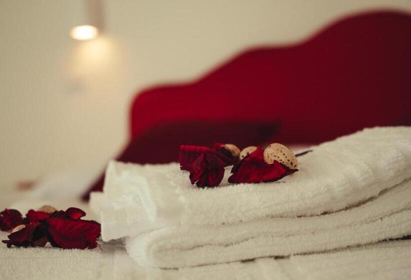 חדר סטנדרט לשלושה, Pietre E Sassi