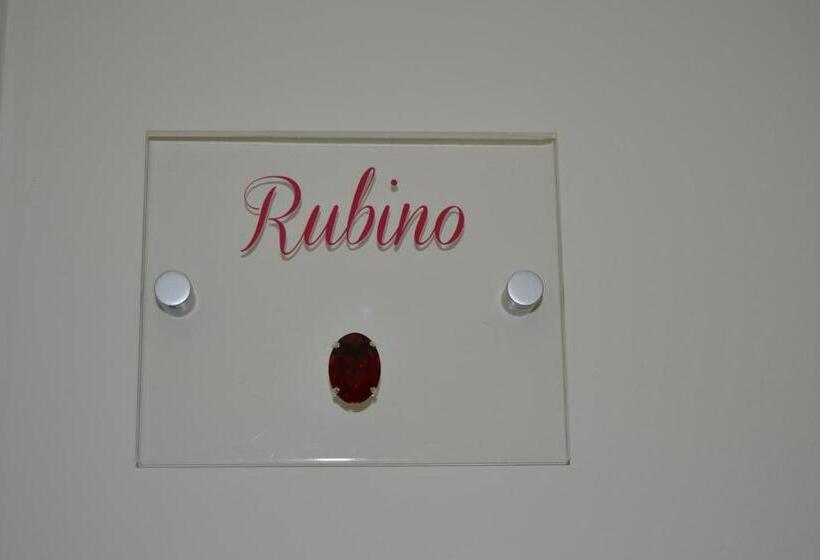 חדר סטנדרט לשלושה, Pietre E Sassi