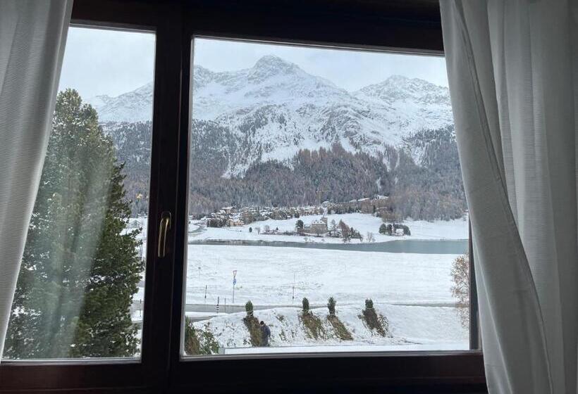 חדר סטנדרט לשלושה, Chesa Silva Silvaplana