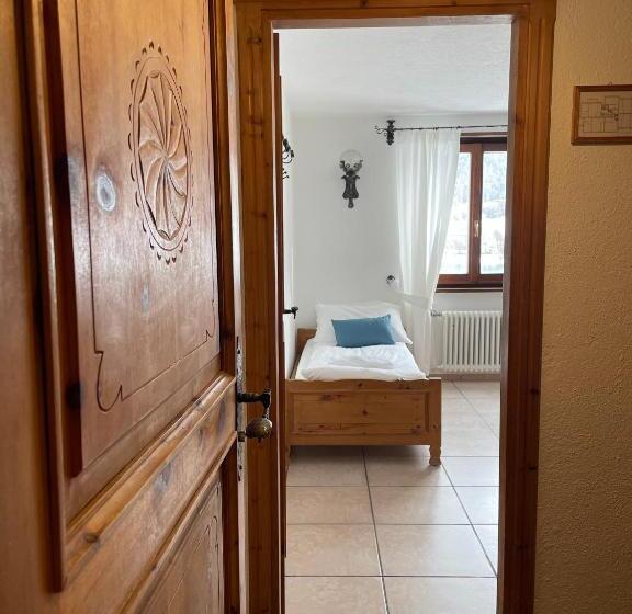 חדר סטנדרט לשלושה, Chesa Silva Silvaplana