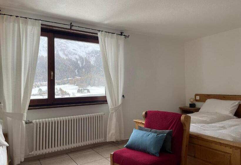 חדר סטנדרט לשלושה, Chesa Silva Silvaplana