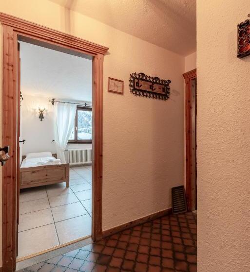 חדר סטנדרט לשלושה, Chesa Silva Silvaplana