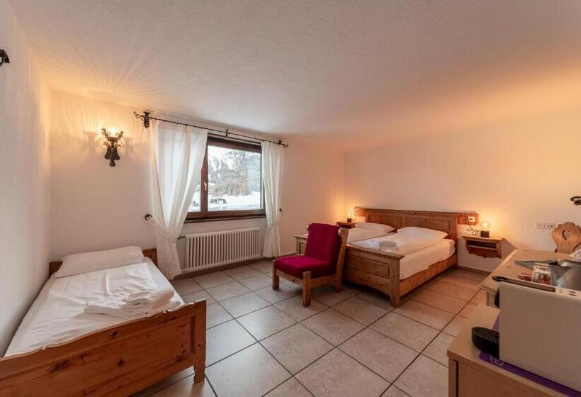 חדר סטנדרט לשלושה, Chesa Silva Silvaplana