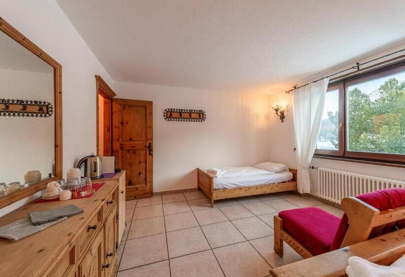 חדר סטנדרט לשלושה, Chesa Silva Silvaplana