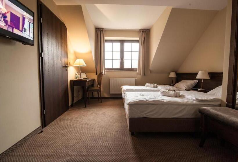 اتاق راحتی, Forrest Hotel & Restaurant