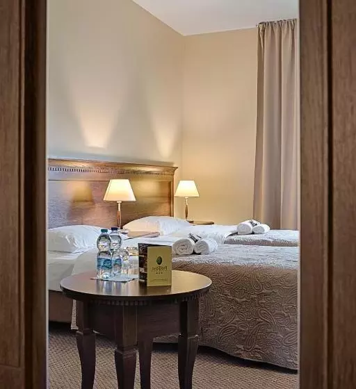 コンフォートルーム, Forrest Hotel & Restaurant