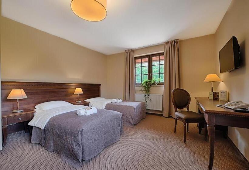 اتاق راحتی, Forrest Hotel & Restaurant