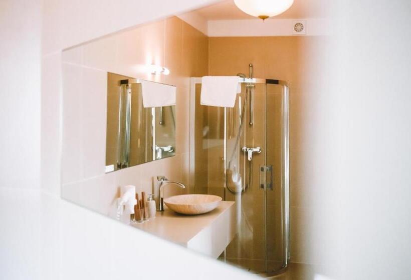 اتاق استاندارد, Forrest Hotel & Restaurant