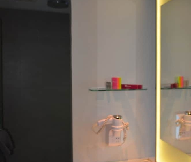 Номер Deluxe, Ibis Styles Jakarta Airport