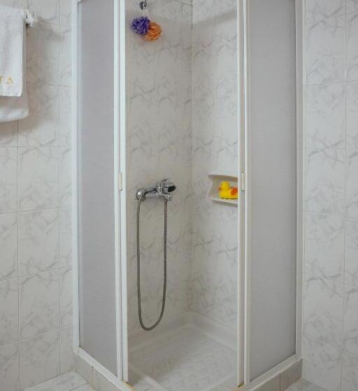 패밀리 룸, Ignatia