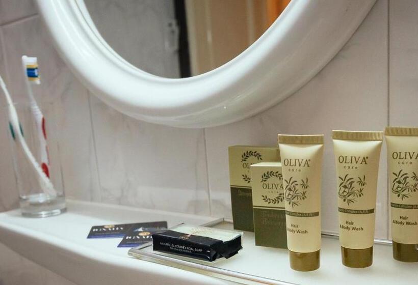 패밀리 룸, Ignatia