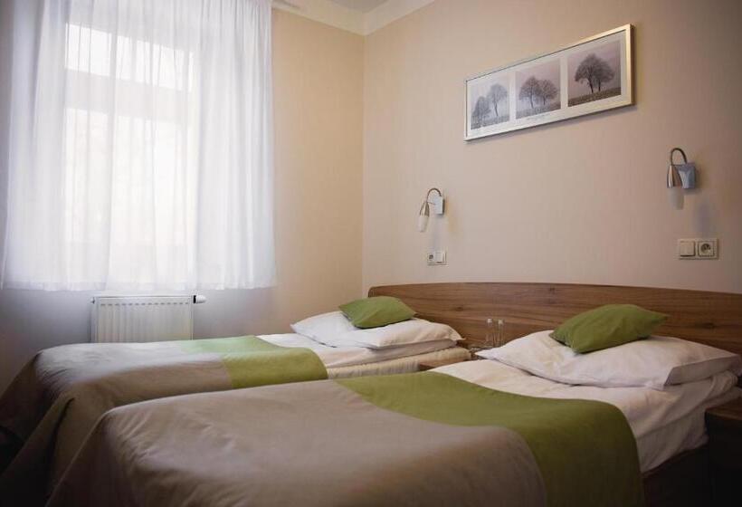 חדר יחיד בסיסי, Kompleks Dąbrówka