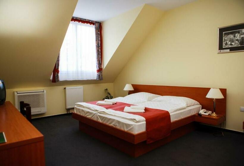 Номер Стандарт, Lipa Hotel és étterem