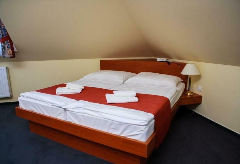 اتاق استاندارد, Lipa Hotel és étterem