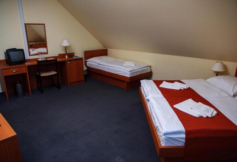Номер Стандарт Трехместный, Lipa Hotel és étterem