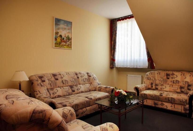 سوییت, Lipa Hotel és étterem