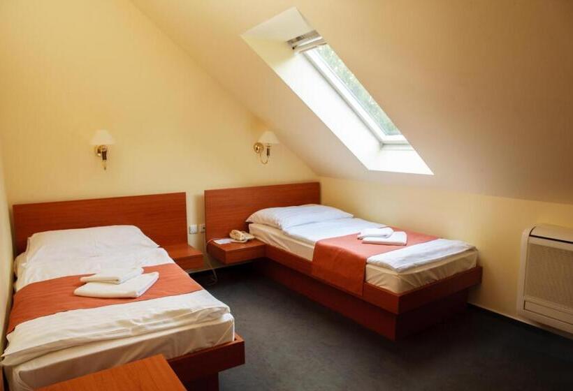 Люкс, Lipa Hotel és étterem