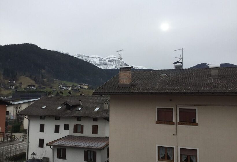 高级三人间, Luis