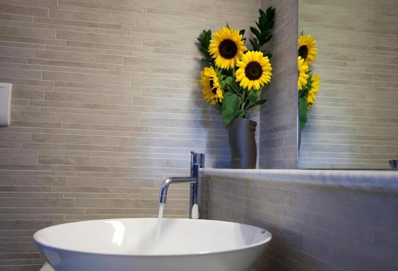 스탠다드 룸, Queen