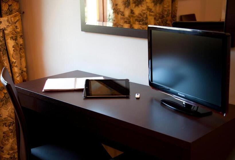 스탠다드 룸, Queen