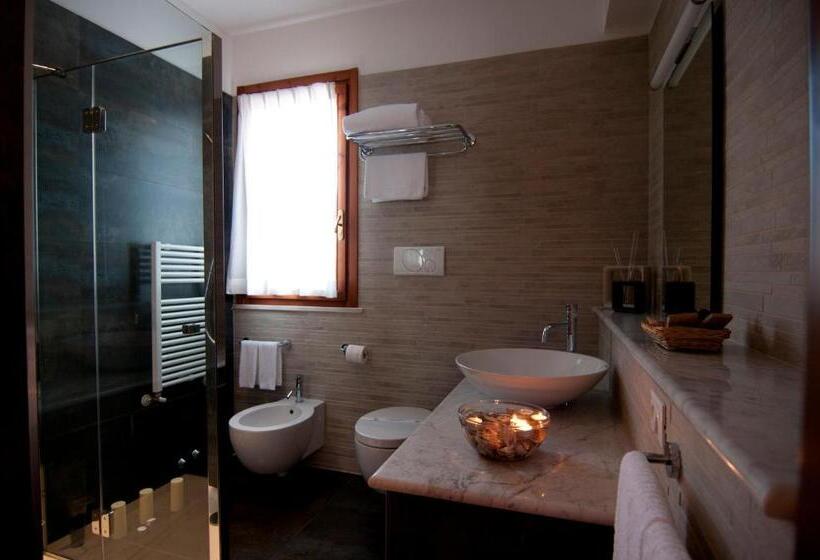 스탠다드 룸, Queen