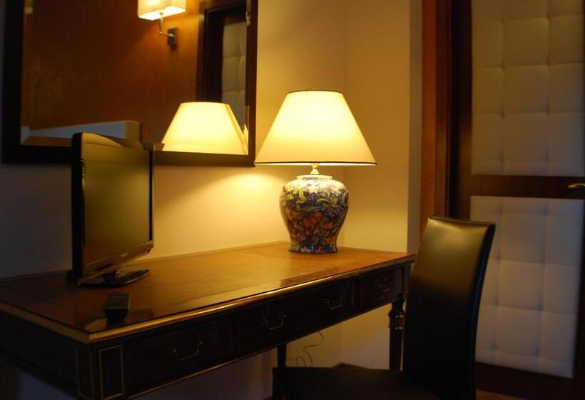 스탠다드 룸, Queen