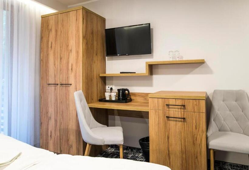 اتاق لوکس با بالکن, Sailor łeba