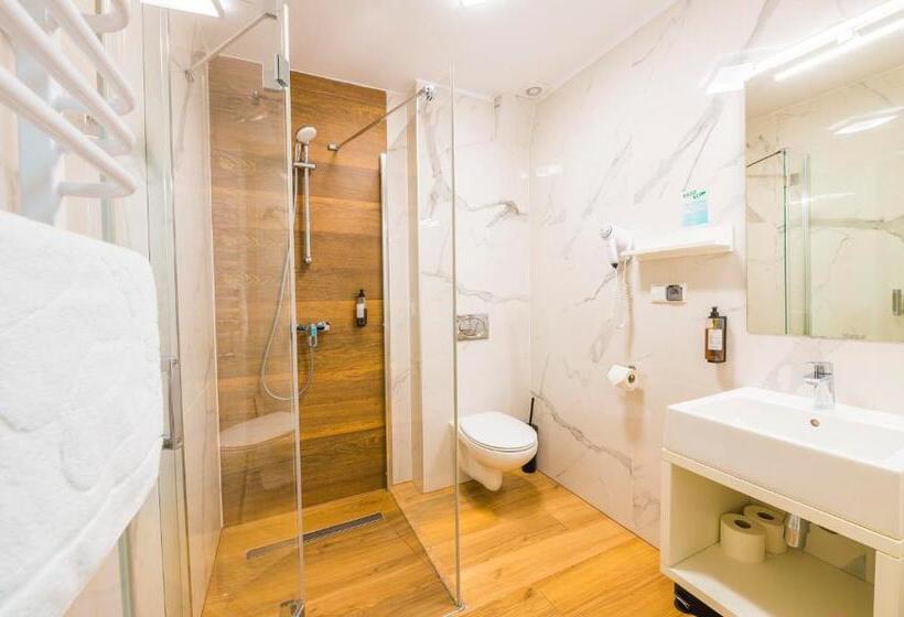 اتاق لوکس سه تخته, Sailor łeba