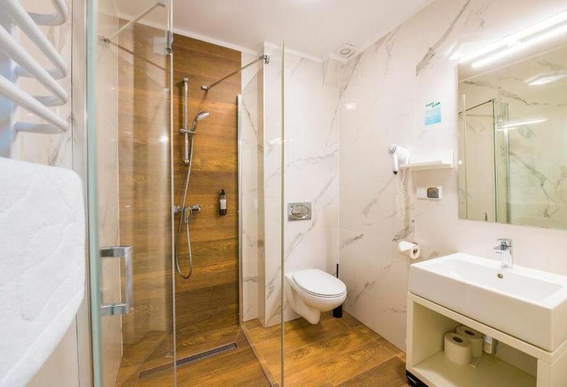 اتاق لوکس سه تخته, Sailor łeba