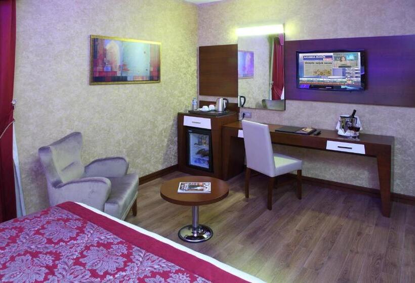 سوییت, Senbayrak City