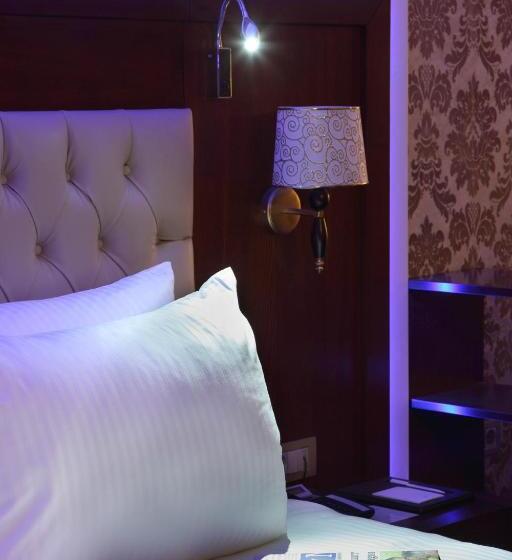 اتاق استاندارد یک نفره, Senbayrak City