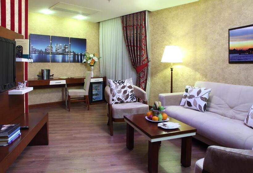 سوئیت با تخت بزرگ, Senbayrak City