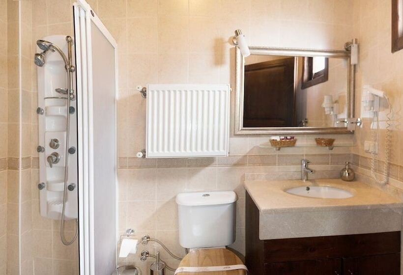 اتاق استاندارد سه نفره, Ugurlu Konaklari