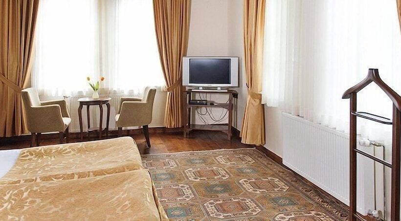 اتاق استاندارد سه نفره, Ugurlu Konaklari