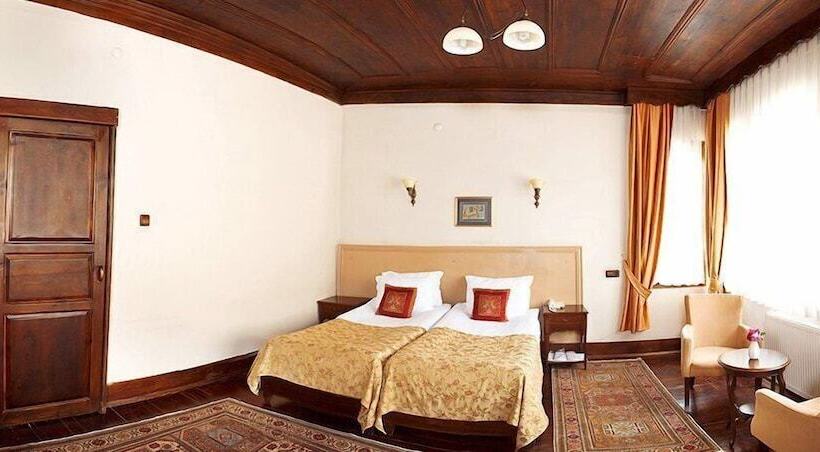 اتاق استاندارد سه نفره, Ugurlu Konaklari